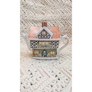 Sadler English Country Cottages Ivy House Teapot Tudor Style Made in England